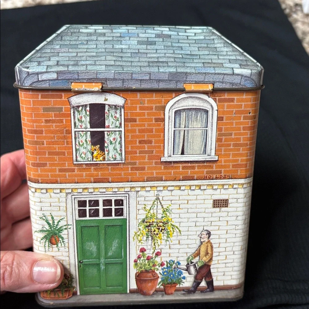 Vintage Hinged Tin Box - Picture 2 of 7